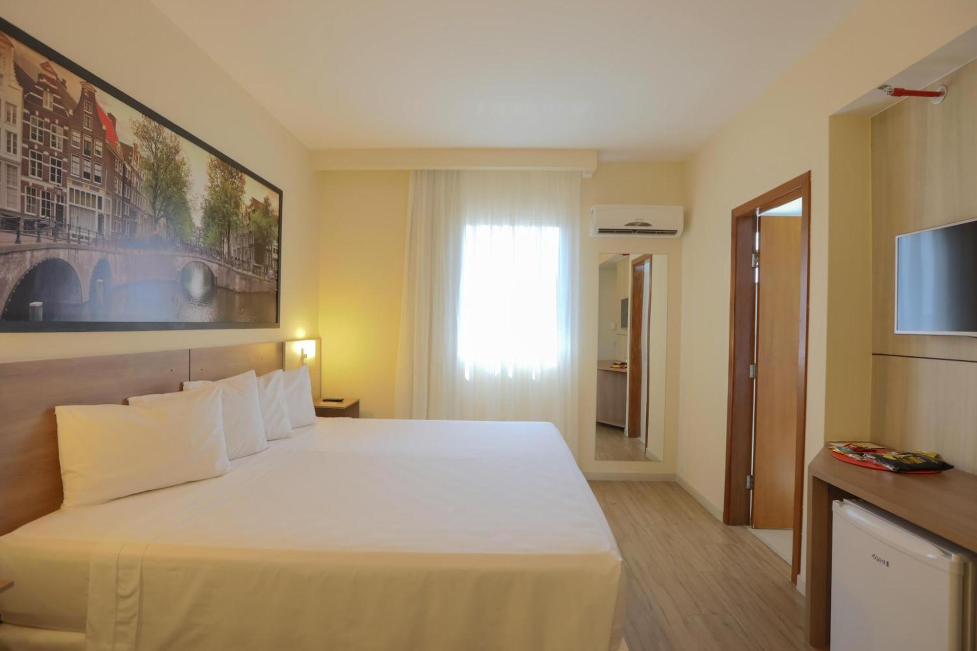 Hotel Amsterdam Montes Claros Exterior photo